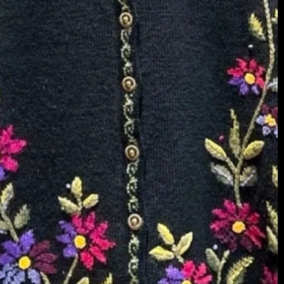 ICELANDIC DESIGN Embroidered Floral Cottage Core Lined Wool Cardigan SZ S/M - Picture 3 of 11